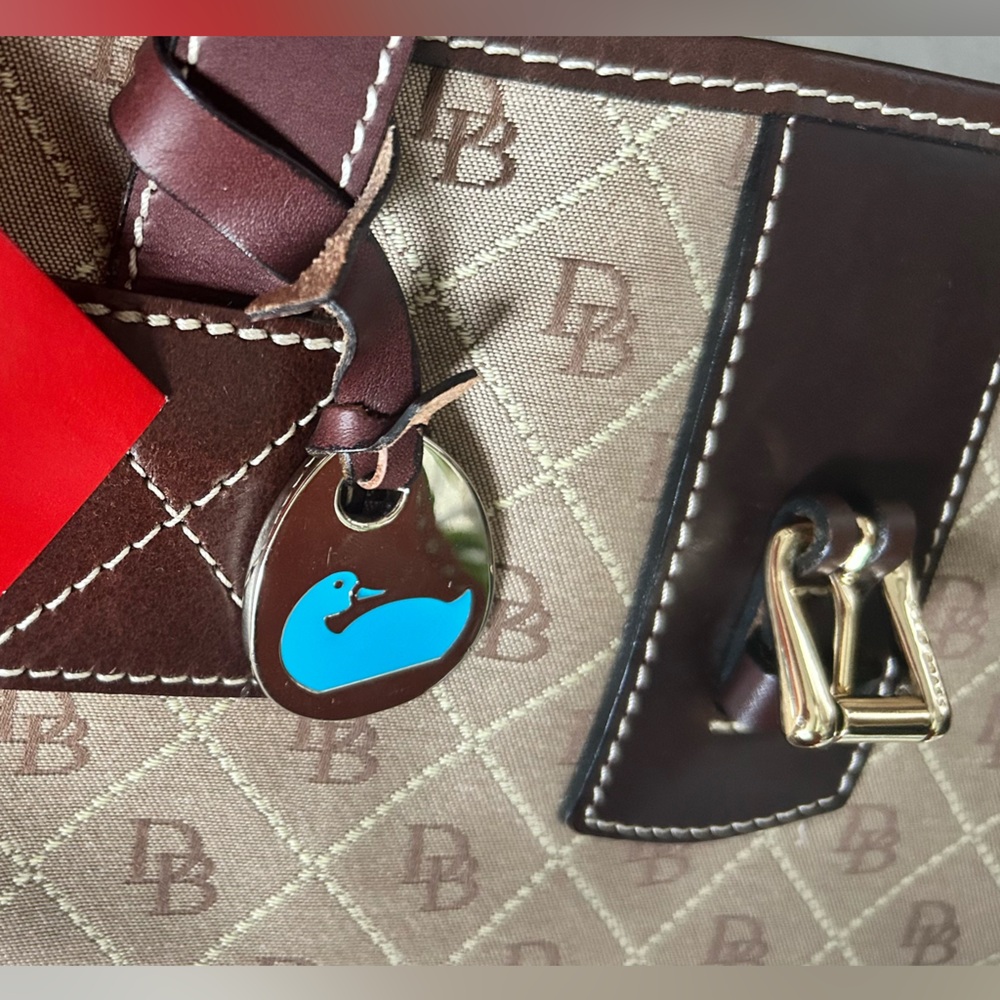 Dooney & Bourke NWT Made in USA HUGE BAG Blue Duck Signature - Picture 6 of 12